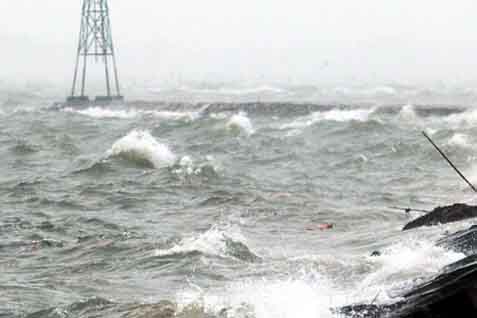  Awas, Tinggi Gelombang Laut NTT Capai 7 Meter