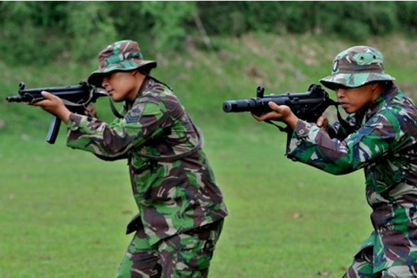   TNI dan Polri membekuk 10 anggota kelompok radikal bersenjata di Papua./Bisnis.com