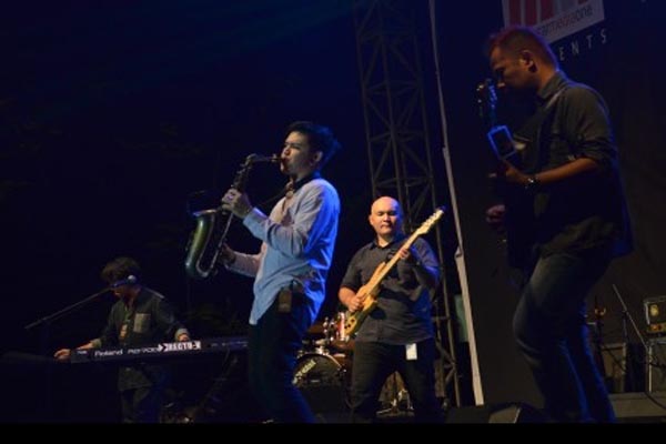  Konser Singing Toilet Untuk Gunung Sinabung