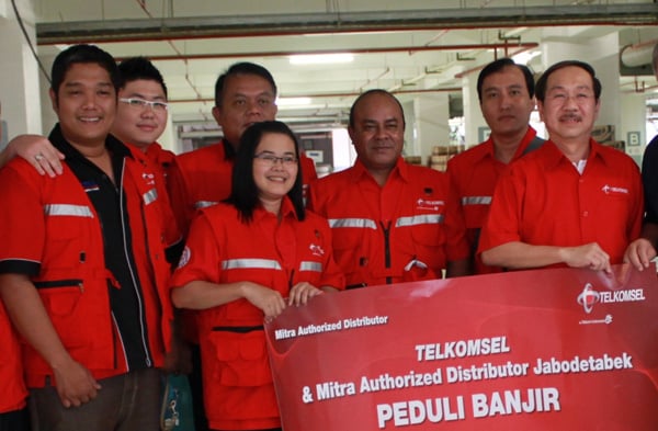  Telkomsel Gandeng Mitra AD Bantu Korban Banjir di Jabodetabek dan Jabar