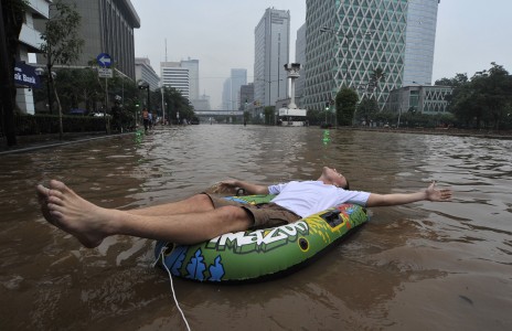  Genangan Banjir Lumpuhkan Aktivitas Kantor Ibu Kota