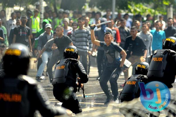  FOTO: Serunya Simulasi Pengamanan Pemilu di Gedung Sate