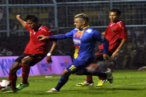  ISL 2014:  Arema Lumat Persik 5-0