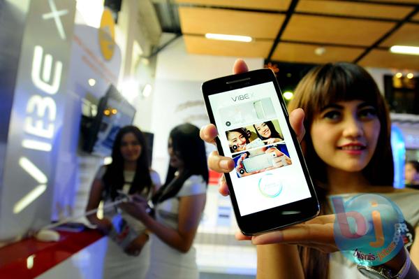  FOTO: Lenovo Vibe X, Ponsel Tipis Canggih Untuk Penggemar Selfie