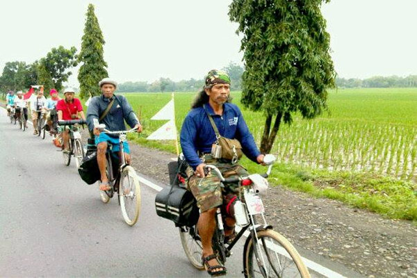  Seribu Penggemar Sepeda Tua Parade di Denpasar