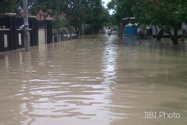  Istri Karyawan Jiwasraya Bantu Korban Banjir Manado