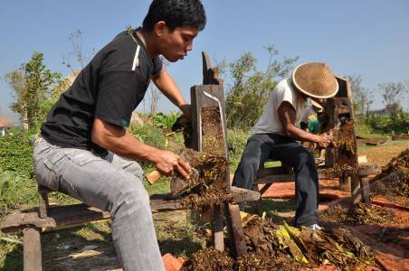  Industri Tembakau di Jateng Merontok