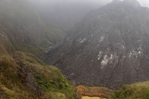  Gunung Kelud Siaga, Masyarakat Dilarang Beraktivitas di Radius 5 KM