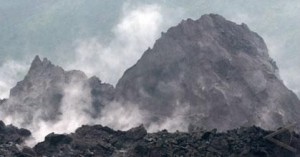  Gunung Kelud Meletus: Dampak Abu Vulkanik Mulai Terasa di Jateng dan Jatim
