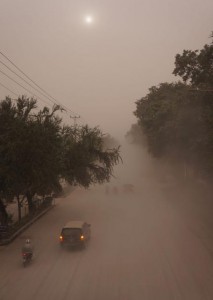  Gunung Kelud Meletus, Matahari Seharian tak Terlihat di Cirebon