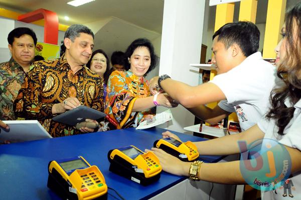  FOTO: Bank Mandiri dan OJK Gelar Pameran dan Seminar Edukasi Literasi Keuangan 