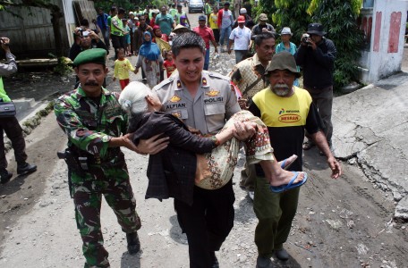  Erupsi Gunung Kelud, Warga Pare Kediri Berhamburan Keluar Rumah