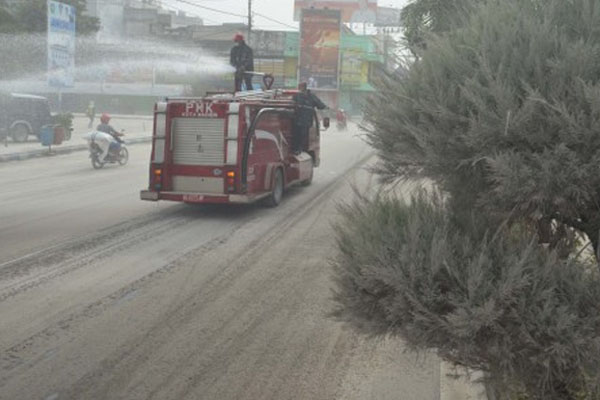  Gunung Kelud Meletus: SBY Kunjungi Korban Minggu (16/2/2014)