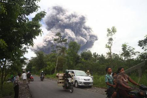  Gunung Kelud Meletus: Pengusaha Logistik Jabar Merugi