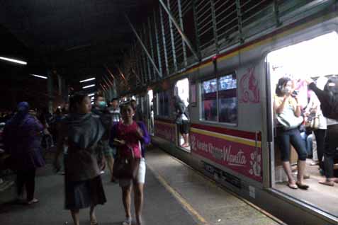  KRL Jakarta-Bogor Berulah Lagi, Ribuan Orang Telantar