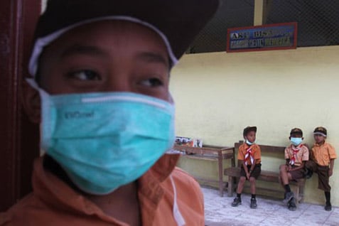  Gunung Kelud Meletus: Gunakan Masker, Kualitas Udara Masih Buruk