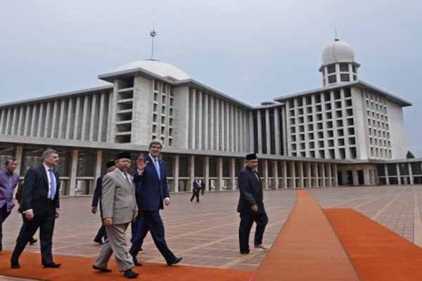  Ini Foto Menlu AS John Kerry di Masjid Istiqlal