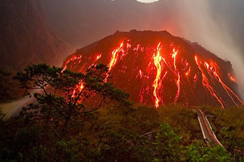  Status Gunung Kelud Turun dari Awas ke Siaga