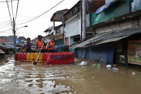  Hujan Mengguyur, Titik Banjir Jakarta Bertambah