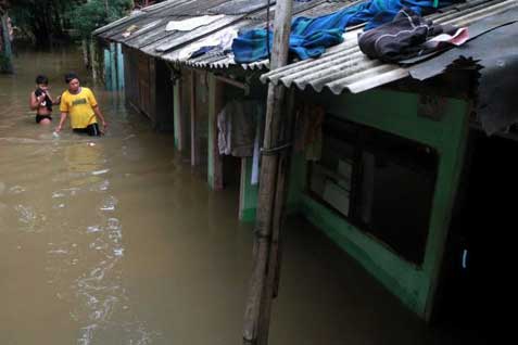  Bekasi Kebanjiran Gara-gara Pintu Bendung Kali Bekasi Telat Dibuka?