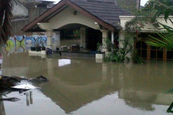  BANJIR JAKARTA: Sejumlah Perumahan di Tangerang Nyaris Tenggelam