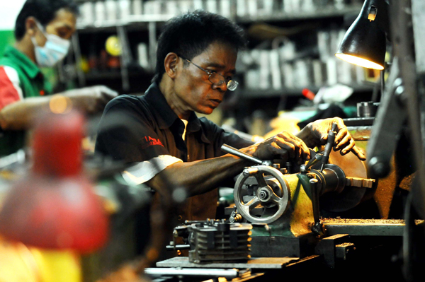  Jabar Cemaskan Pasokan Tenaga Kerja Industri Otomotif