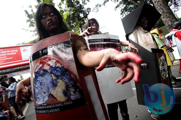  FOTO: 'Zombie' Kampanye Bahaya Merokok di CFD Dago