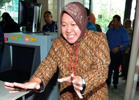  TRI RISMAHARINI Berkali-Kali Dipuji Menteri Balthazar Kambuaya