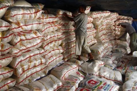  Surplus Beras Diprediksi Bertahan Hingga 2014