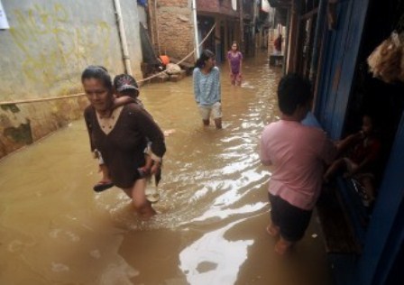  Relokasi Warga Bantaran Kali Ciliwung Ditunda, Simak Alasannya