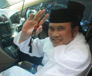  Penghuni Twitter Ledek Gelar Profesor Rhoma Irama