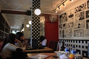  Nom-Nom Eatery, Surga Kuliner dengan Interior Unik