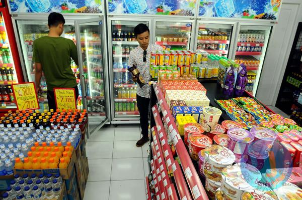  FOTO: 10 Tahun Terakhir, Minimarket tumbuh 400%