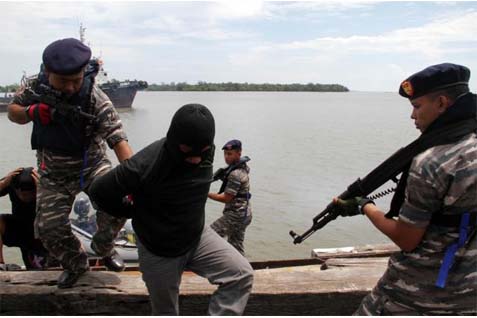  Polisi-Teroris Poso Baku Tembak, Saling Serang Sudah Berlangsung 3 Jam