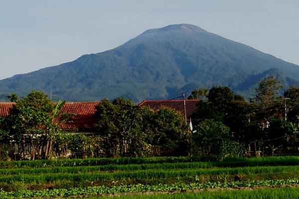  Istana Bantah Isu Penjualan Gunung Ceremai ke Chevron Rp60 Triliun