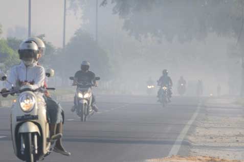  Kabut Asap Lahan Empuk Pedagang Masker