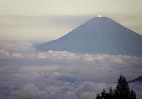  Gunung Slamet Berstatus Waspada, 21 Pendaki Selamat