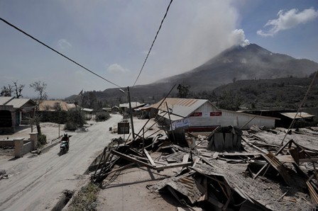  Warga Sinabung Butuh Seng, BNPB Anggarkan Rp2,5 Miliar