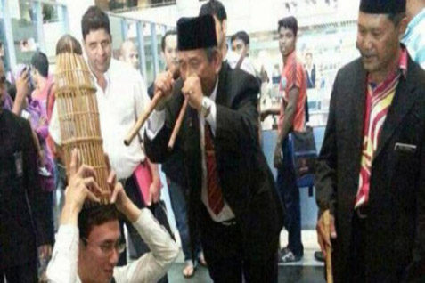  Pesawat Malaysia Airlines Hilang: Raja Dukun Gelar Ritual di KLIA