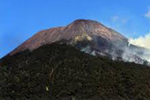  Gunung Slamet Batuk, 4 Desa Diguyur Abu & Pasir