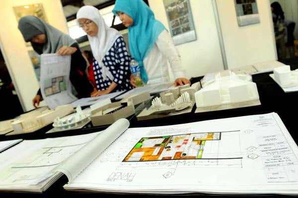  FOTO: Mahasiswa Desain Interior Asal Universitas se-Bandung Unjuk Karya di ITB