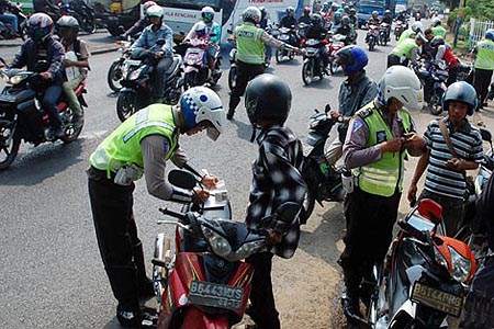  Pelanggaran Lalu Lintas, Ratusan Pengendara Motor Digiring Ke Samsat