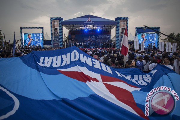  Mantap, SBY Nyanyi Hibur Massa di Karawang