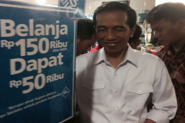  Lupa Bawa Kaos Kaki, Jokowi Bikin Geger Mal Lampung