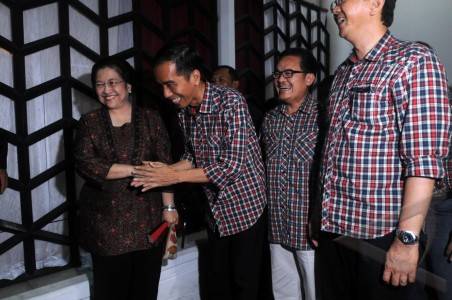  Jokowi Tinggalkan Motif Baju Kotak-kotak untuk Pilpres 2014?