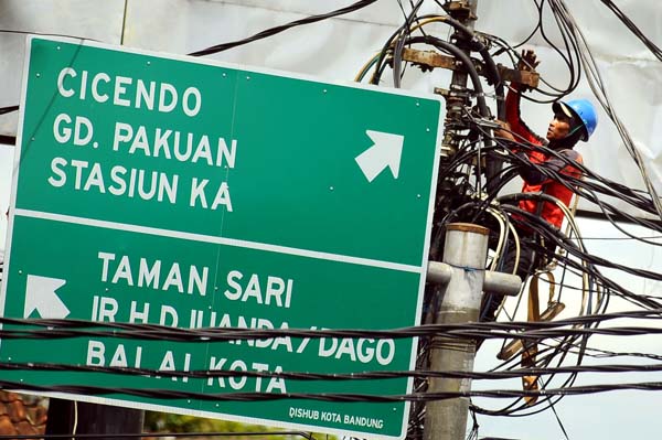  FOTO: Peluang Gangguan Listrik di Bandung Raya Sangat Besar