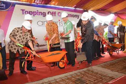  TangCity Superblock Lakukan Topping Off Hotel Amaris