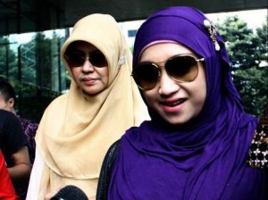  Istrinya Lepas Jilbab, Fathanah: Dia Tetap Cantik