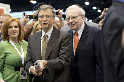 Bill Gates (kiri) dan Warren Buffett/Bloomberg