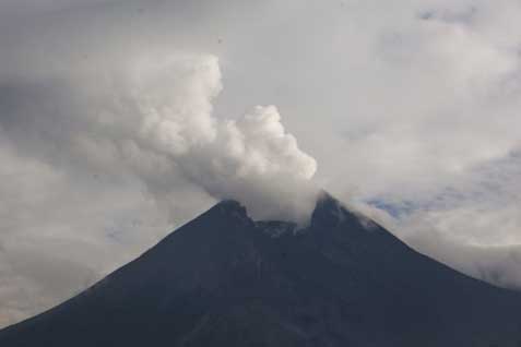  Aktivitas Merapi Meningkat, Badan Geologi  Instruksikan Perkuat Pemantauan